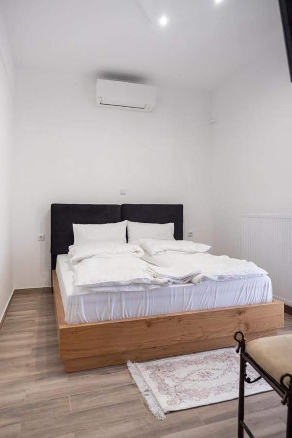 Apartment One Dráma Buitenkant foto
